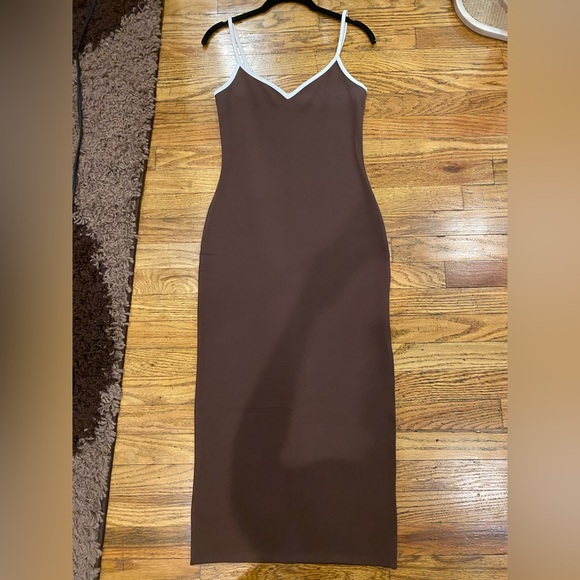NWOT Abercrombie Notch Neck Brown Dress With White Piping And Slit - Picture 7 of 14